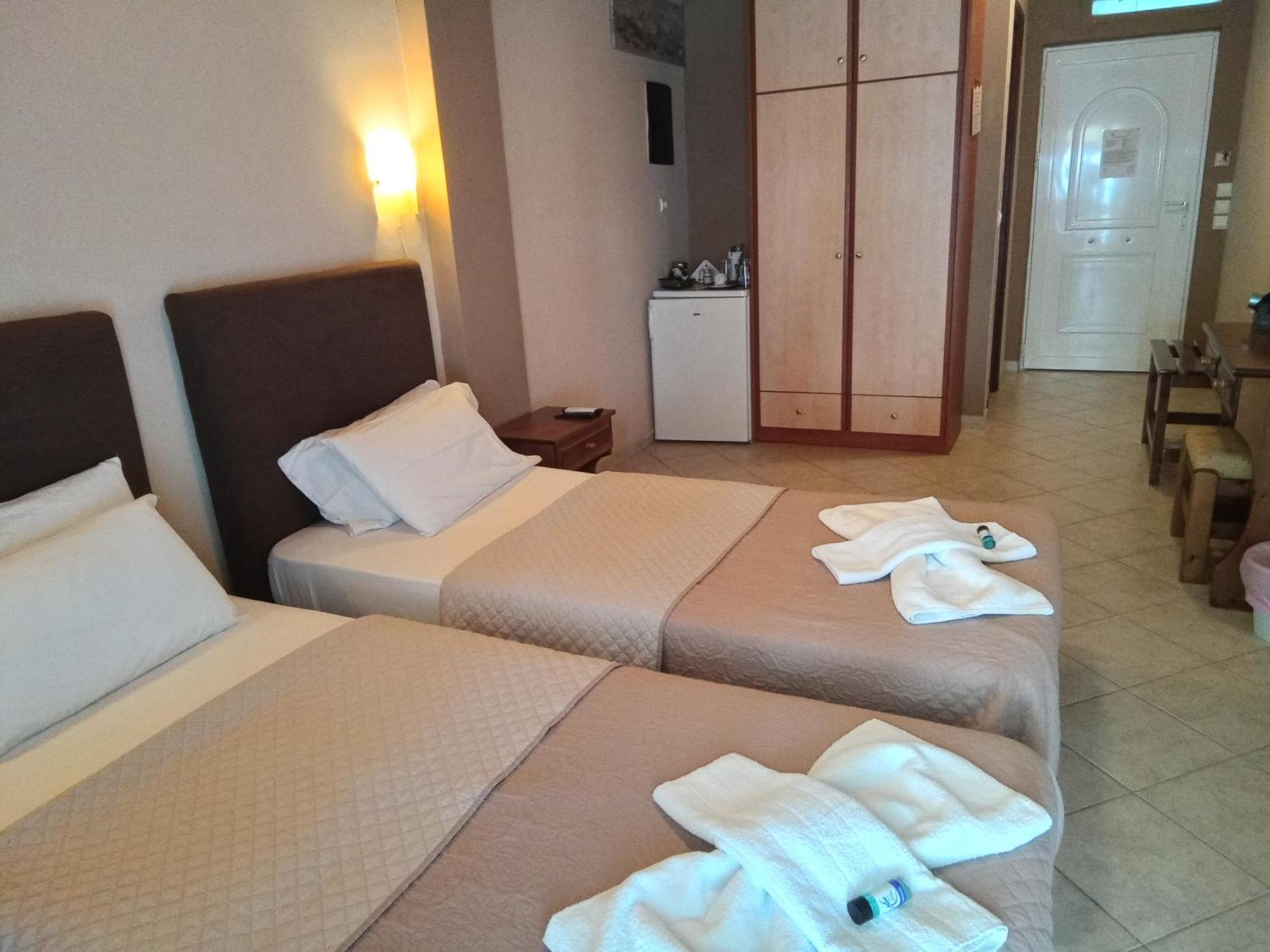 Delfini Aparthotel Akhladheri Exterior photo